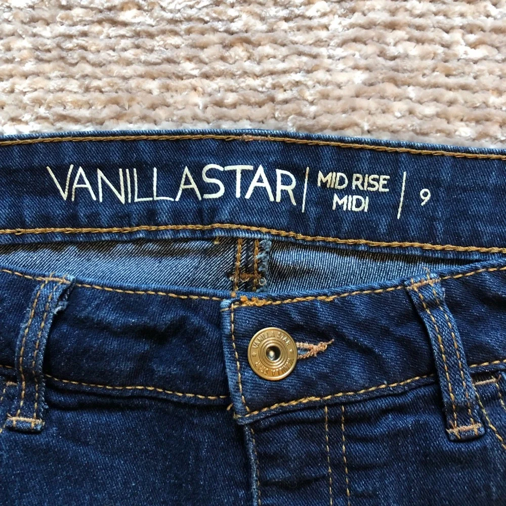 Vanilla Star Cuffed Dark Wash Mid Rise Midi Jean Shorts Size 9